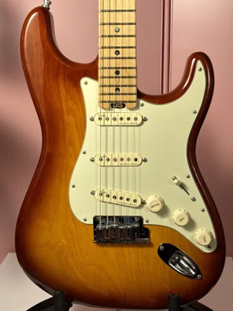 Электрогитара Fender American Elite Stratocaster 2016 Cherry Sunburst